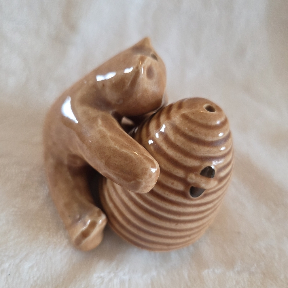 Vintage Porcelain Brown Bear & Honey Beehive Salt & Pepper Shakers - Picture 2 of 11